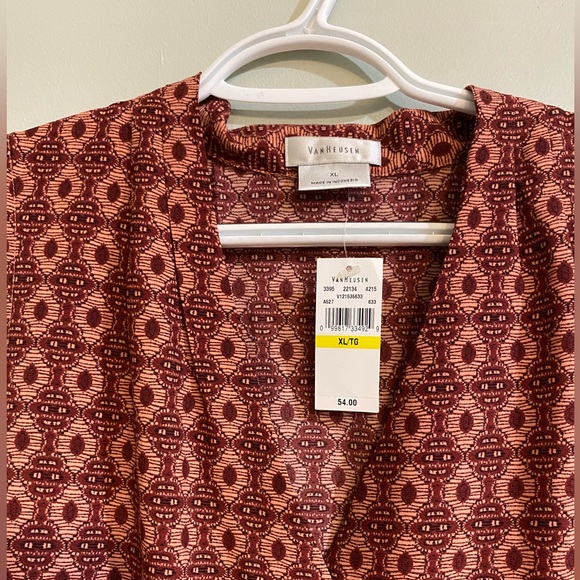 Van Heusen Sleeveless Red Blouse with Boxy Style - Picture 7 of 7